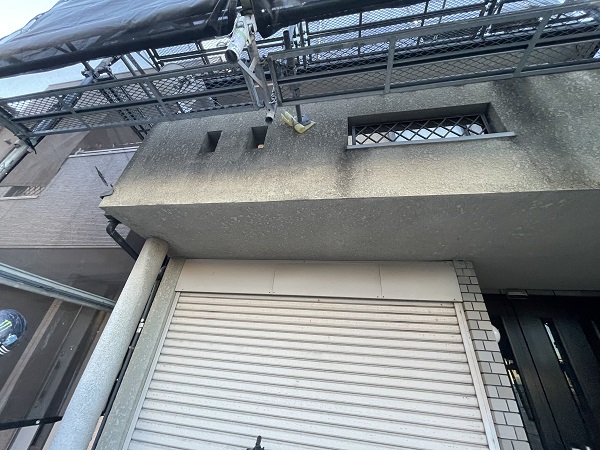 大阪府東大阪市　屋根塗装・外壁塗装　施工前の状態(外壁)　汚れの原因とは　ひび割れ (1)
